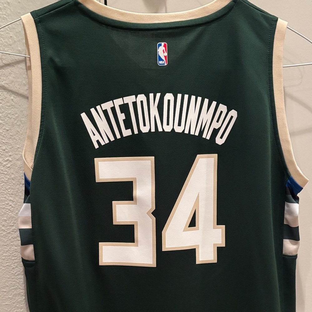 Fanatics Green and Cream Basketball Jersey Milwaukee #34 Antetokoumpo
